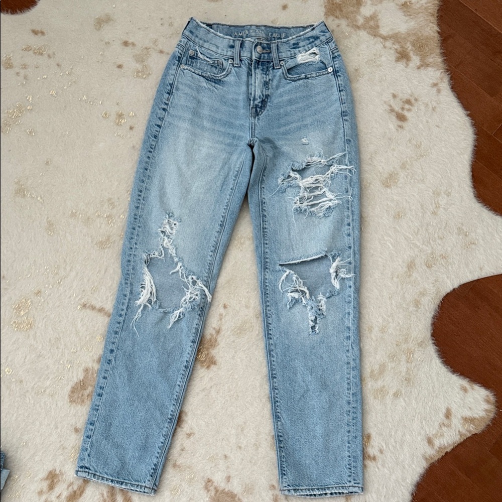 American Eagle 90s Straight Distressed Light Blue Jeans in 100% cotton